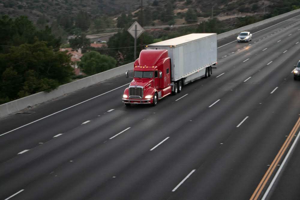 San Antonio, TX – Big Rig Crash Reported on I-37 near Hot Wells Blvd