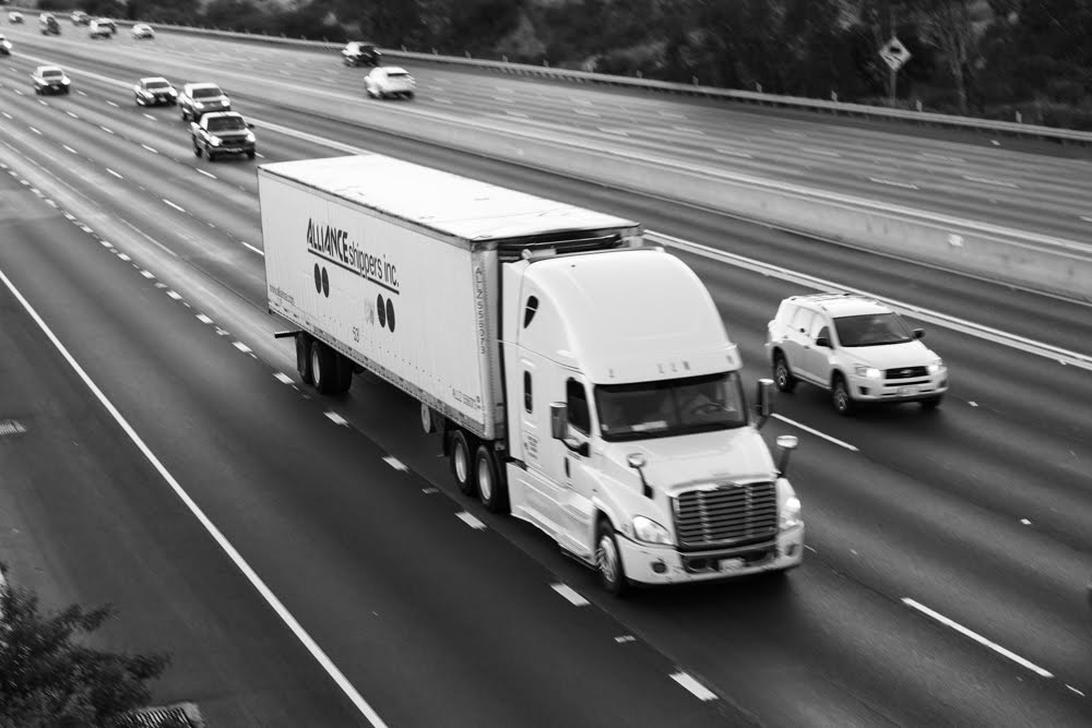 Lindale, TX – Multi-Vehicle Truck Wreck Reported on I-20