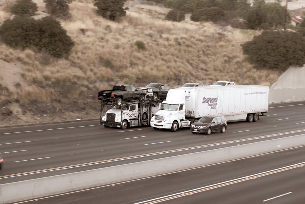 Houston, TX – Jackknife Truck Wreck on I-69 near TX-288 Ends in Injuries