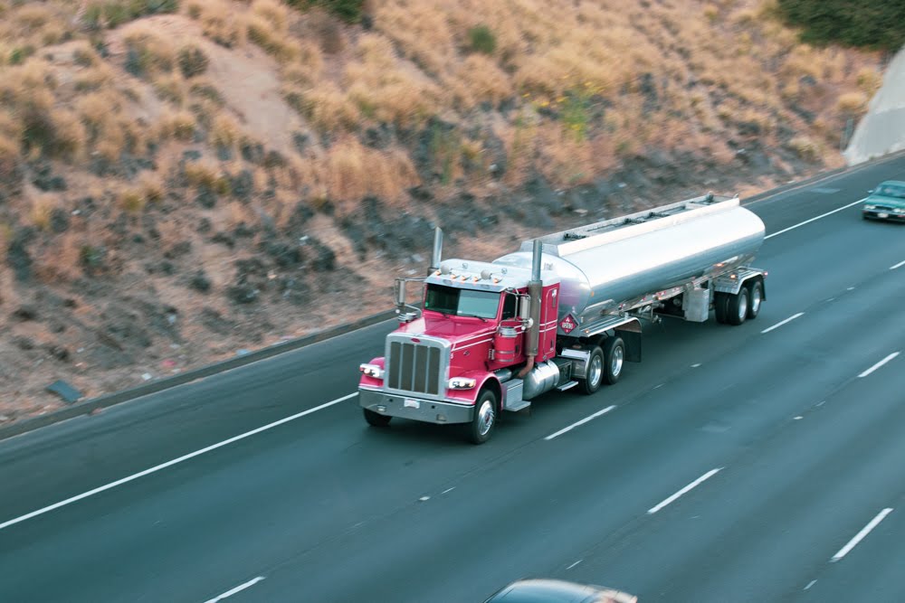 Houston, TX – Collision with Tractor-Trailer Reported at US-59 S & I-610 S